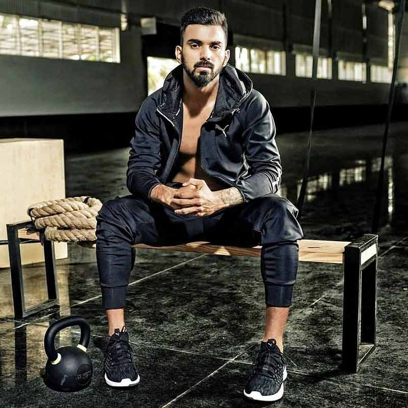 Here S Kl Rahul Striking A Pose - Kl Rahul And Athiya Shetty - HD Wallpaper 