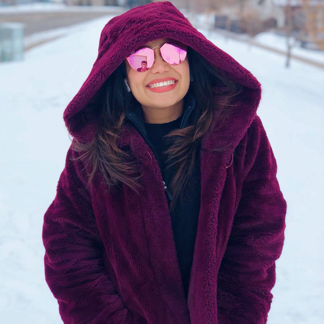 Neha Kakkar Winter Dress - HD Wallpaper 