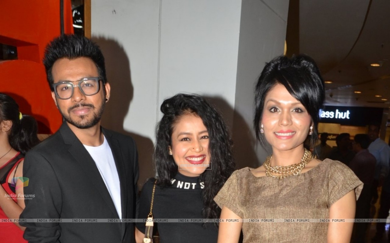 Neha Kakkar Wallpaper - Tony Kakkar Neha Kakkar - HD Wallpaper 