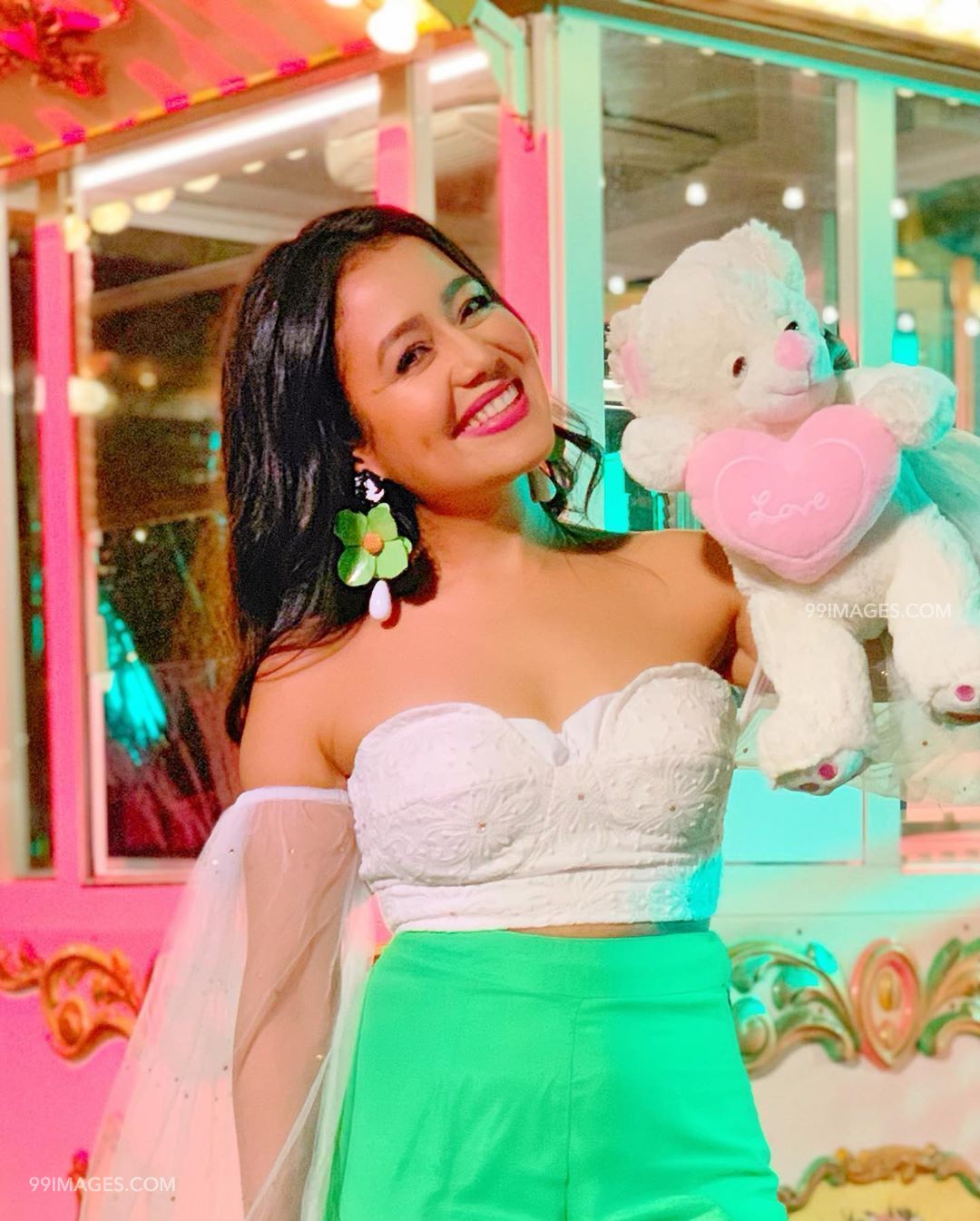 Neha Kakkar Beautiful Photos & Mobile Wallpapers Hd - 1080x1345 Wallpaper - Neha Kakkar Beautiful Photos & Mobile Wallpapers Hd - 1080x1345 Wallpaper -