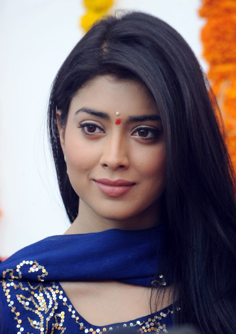Family Shriya Saran Husband - HD Wallpaper 