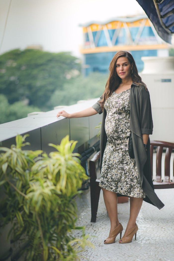 Neha Dhupiya Baby Bump - HD Wallpaper 