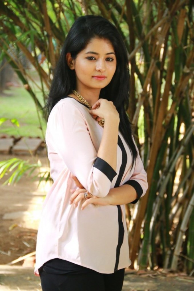 Reshmi Menon Photos - Urumeen Heroine - HD Wallpaper 