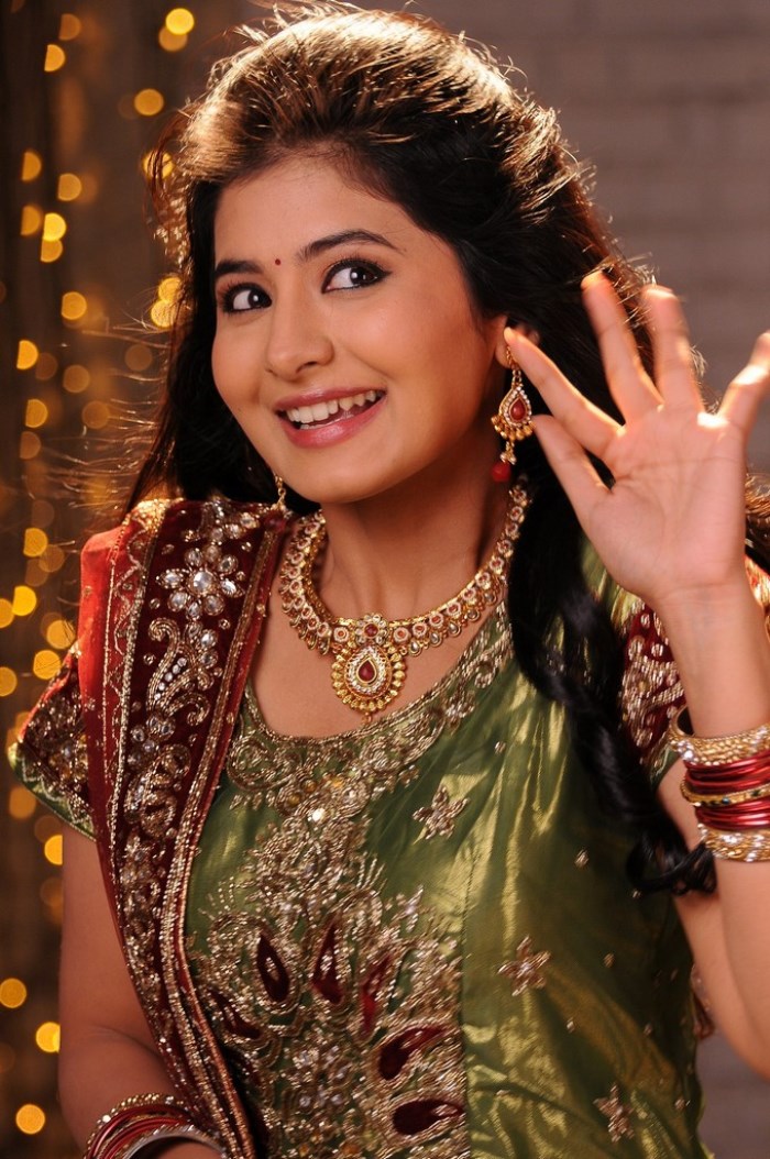 Hyderabad Love Story Movie Heroine - HD Wallpaper 