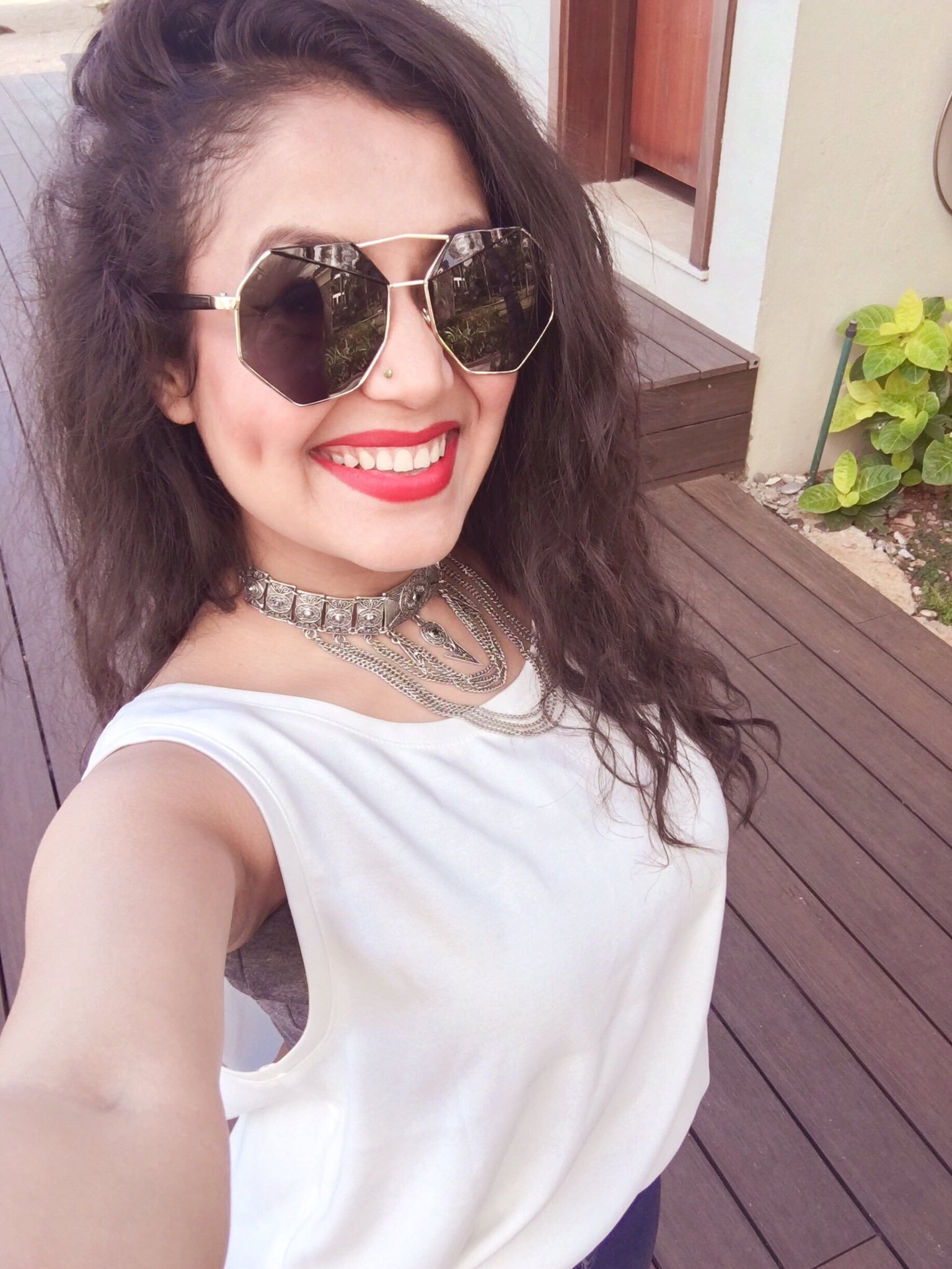 Neha Kakkar - Selfie Queen Neha Kakkar - HD Wallpaper 