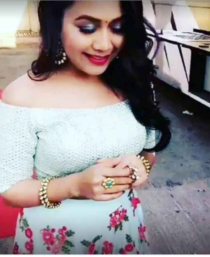 Neha Kakkar 💟 - Neha Kakkar New Pic 2018 - HD Wallpaper 