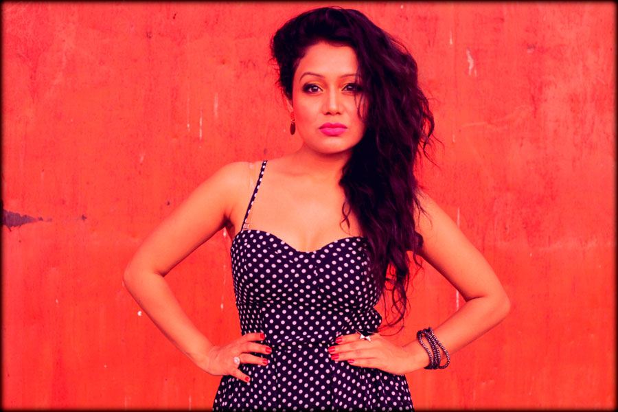 Neha-kakkar - Neha Kakkr Chocolate Dress - HD Wallpaper 