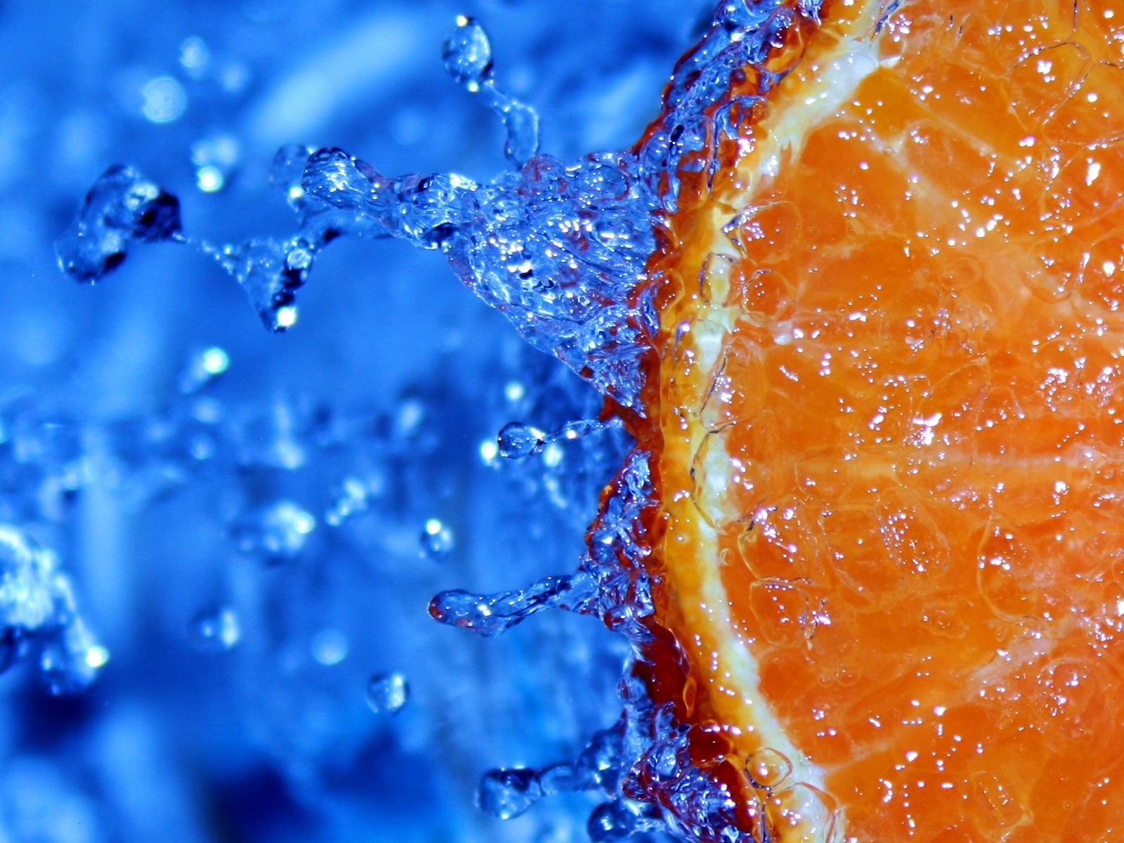 Drop Of Water Orange Slice - Blue Orange - HD Wallpaper 