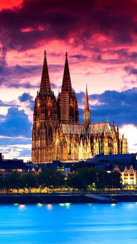 Screen / Pixels, Cologne, Germany - Cologne Cathedral - HD Wallpaper 