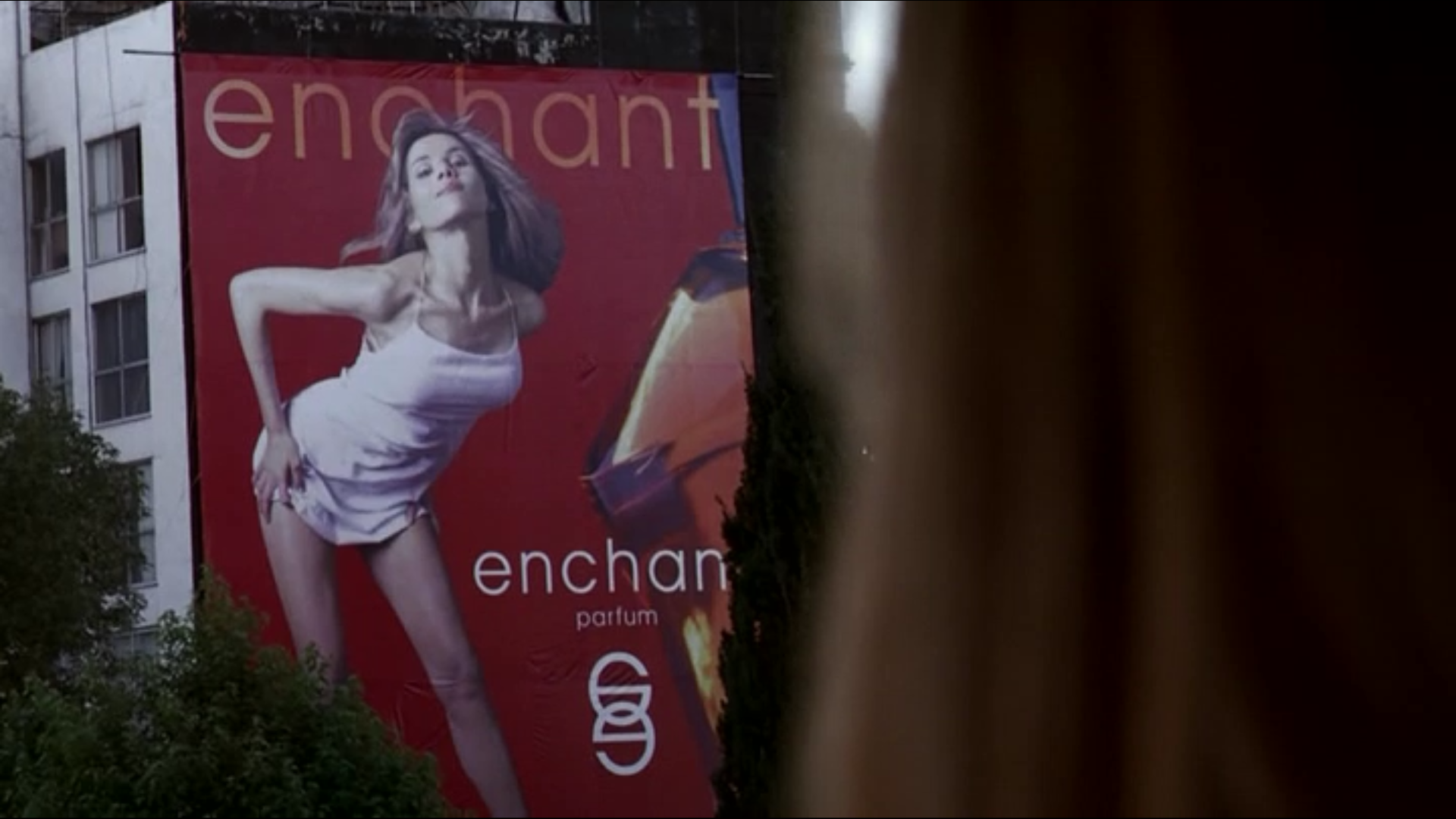 Amores Perros Perfume Advert - Amores Perros Valeria - HD Wallpaper 