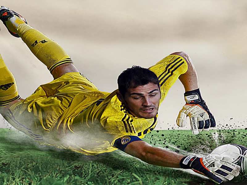 Iker Casillas Portero Real Madrid Y Seleccion Española - Cech Vs Casillas - HD Wallpaper 