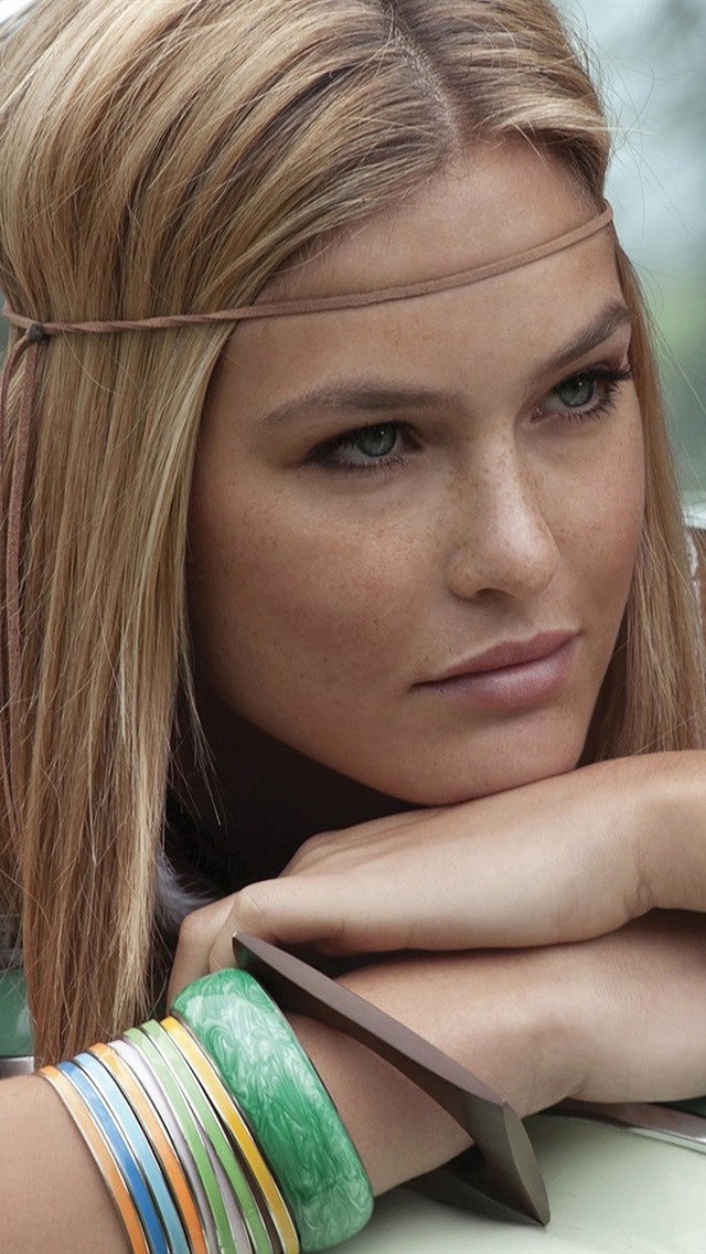 Iphone Wallpaper Bar Refaeli - Bar Refaeli 18 - HD Wallpaper 