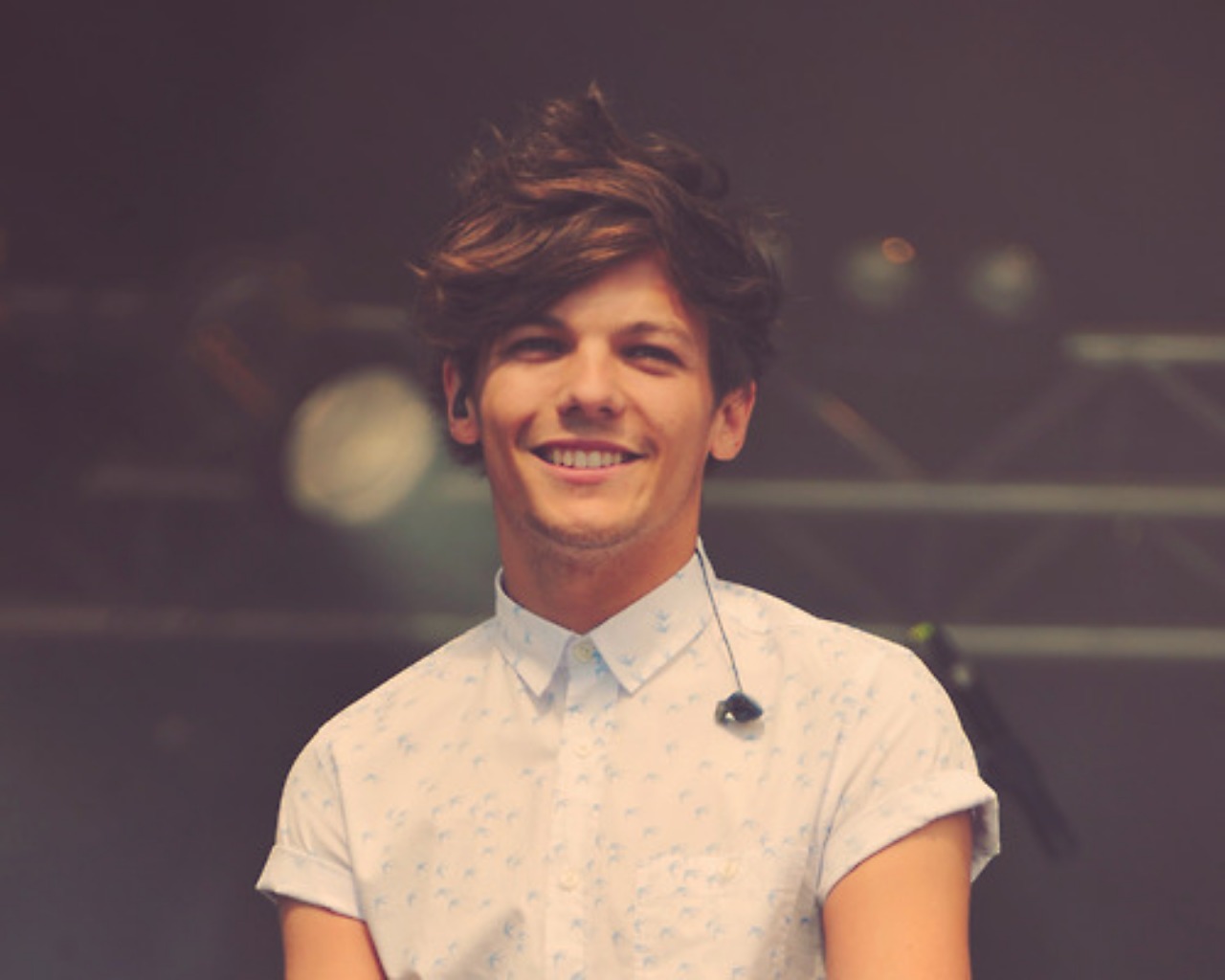 Featured image of post Louis Tomlinson Wallpaper Hd Louis tomlinson ringtones and wallpapers