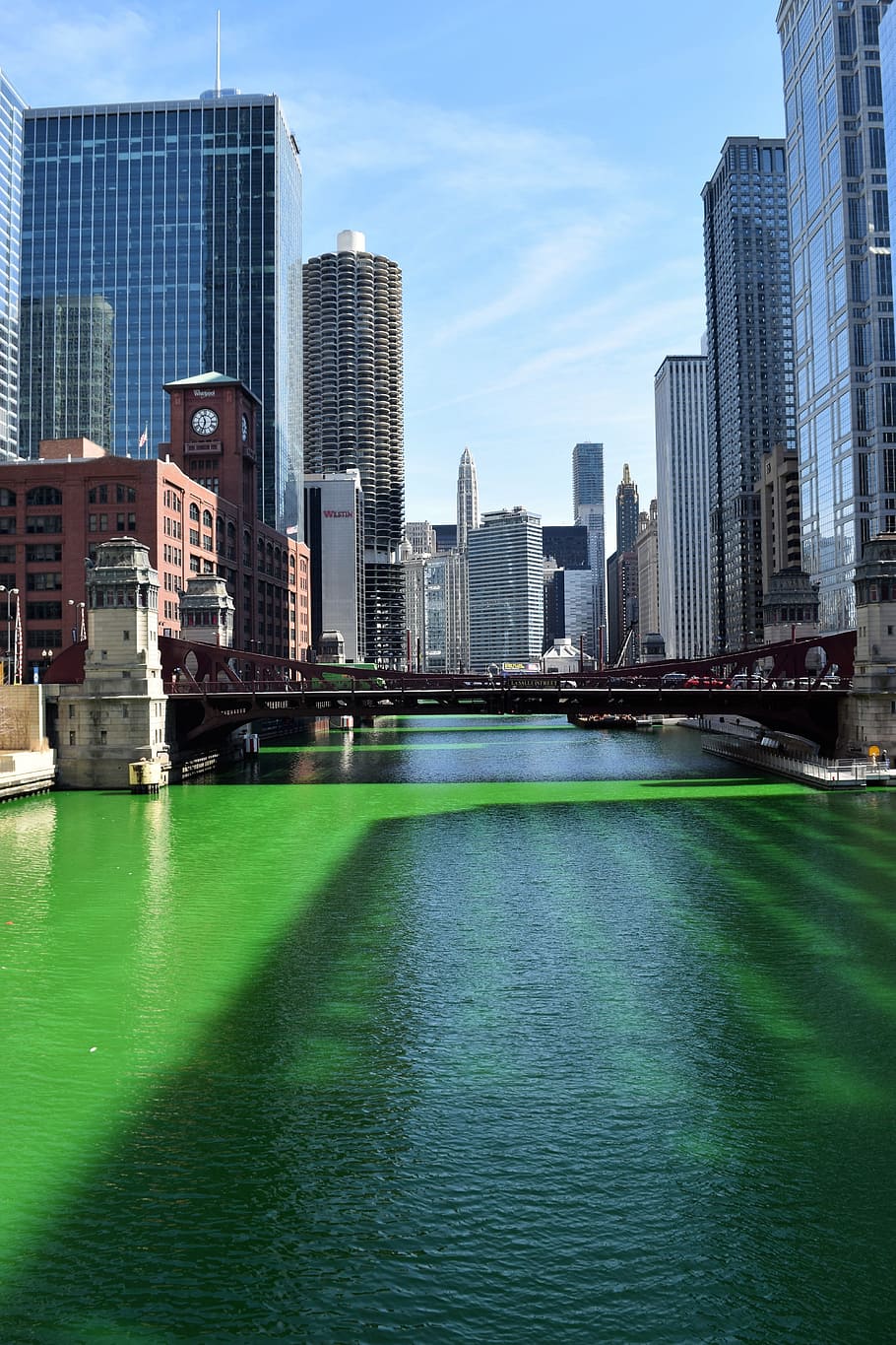 Chicago Green River Free 910x1365 Wallpaper teahub.io