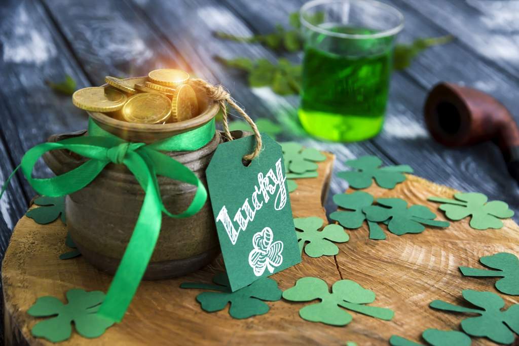 Happy St Patrick S Day Card, March 17, Shiny Pot Of - Ideas For Green Card Party - HD Wallpaper 