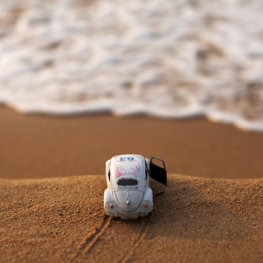 Car Toys On Sand - HD Wallpaper 