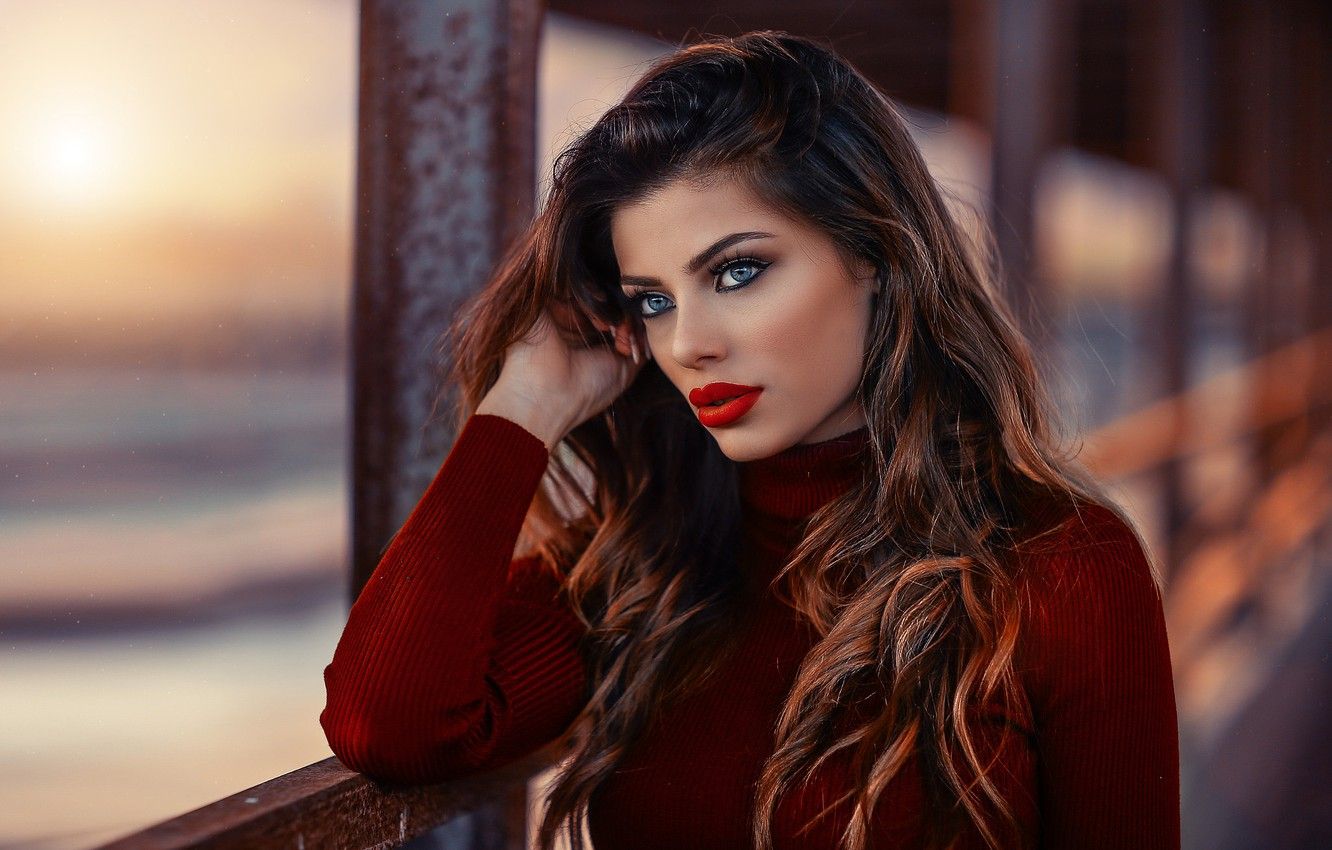 Red Lipstick Brunette Blue Eyes - HD Wallpaper 
