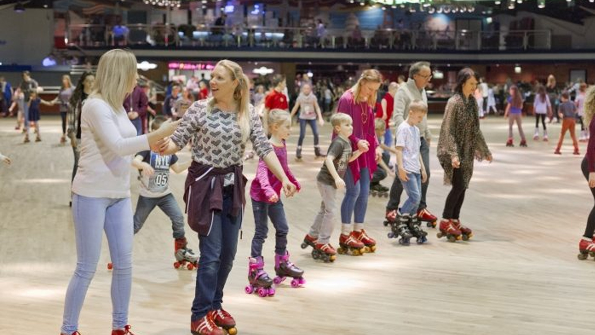 4 For 3 Skating And Quasar - Ice Skating - HD Wallpaper 