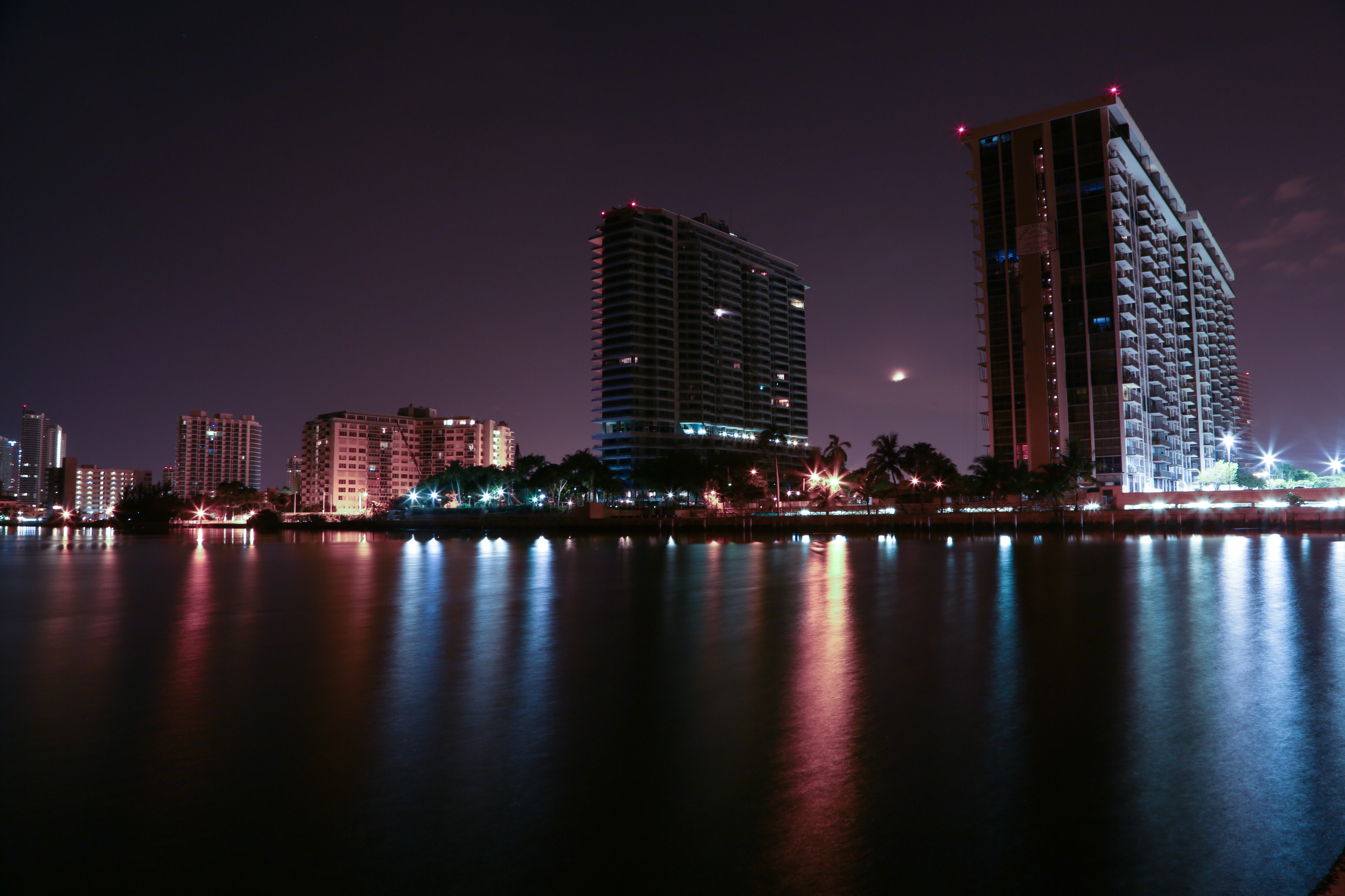 Download Miami Beach Skyline Hd Wallpaper 4791 Full - Mar De Miami De Noche - HD Wallpaper 