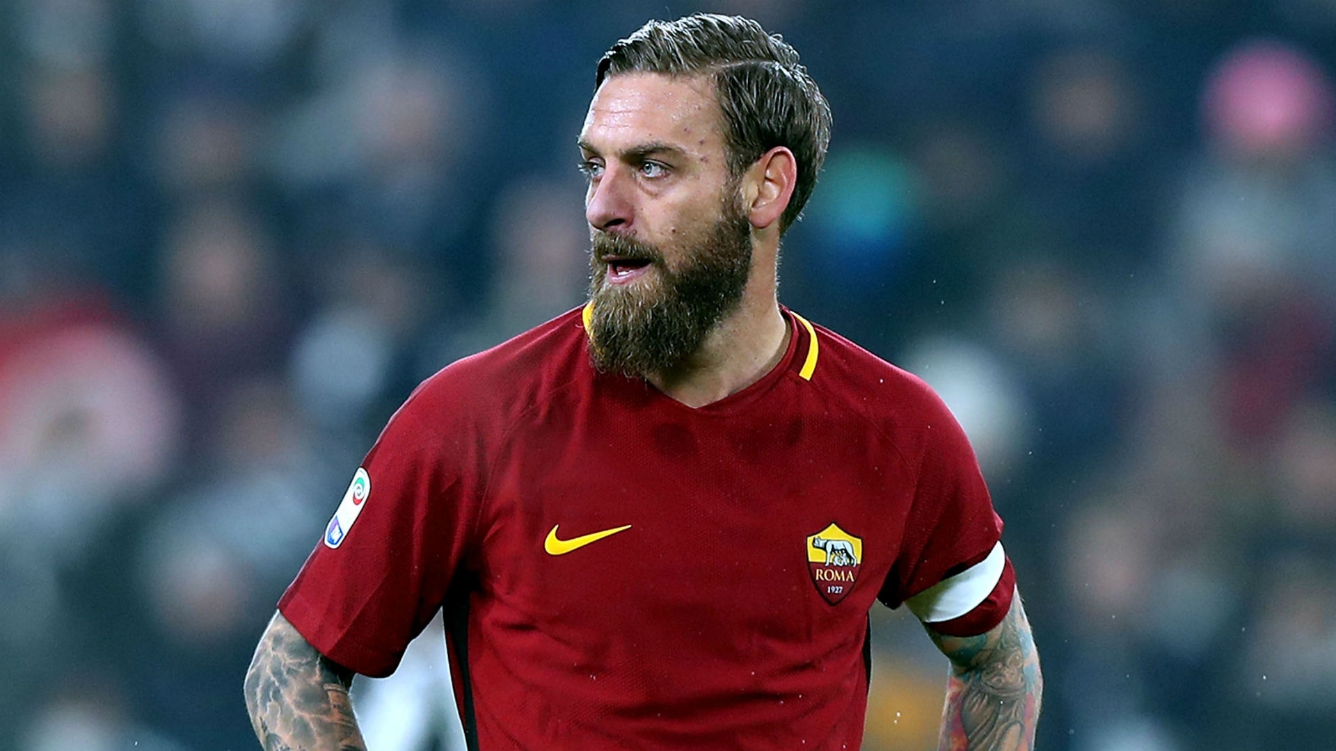 Daniele De Rossi During His Time At Roma - Daniele De Rossi 2017 - HD Wallpaper 