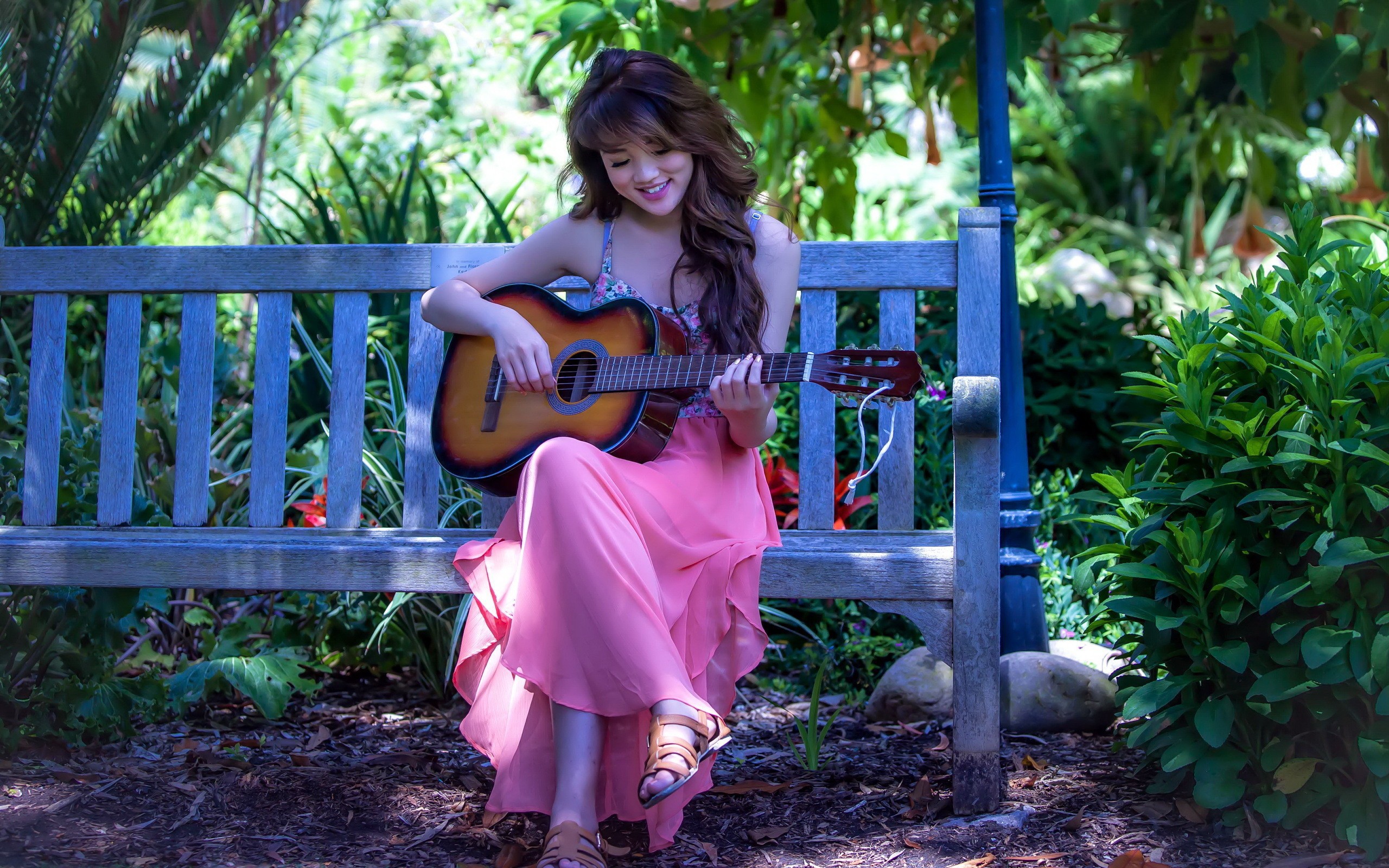 A Girl Sits On A Bench In The Garden And Playing Guitar - Guitar Images  With Cute Girl - 2560x1600 Wallpaper 