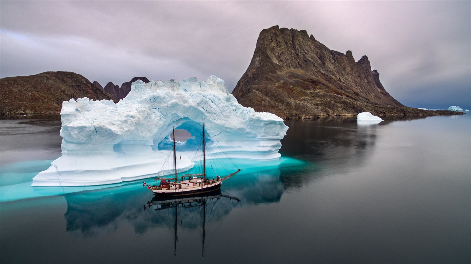 Sailing Greenland Iceland - HD Wallpaper 