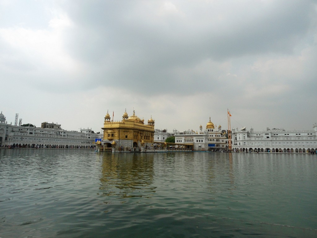 Darbar Sahib Cloudy View - River - HD Wallpaper 