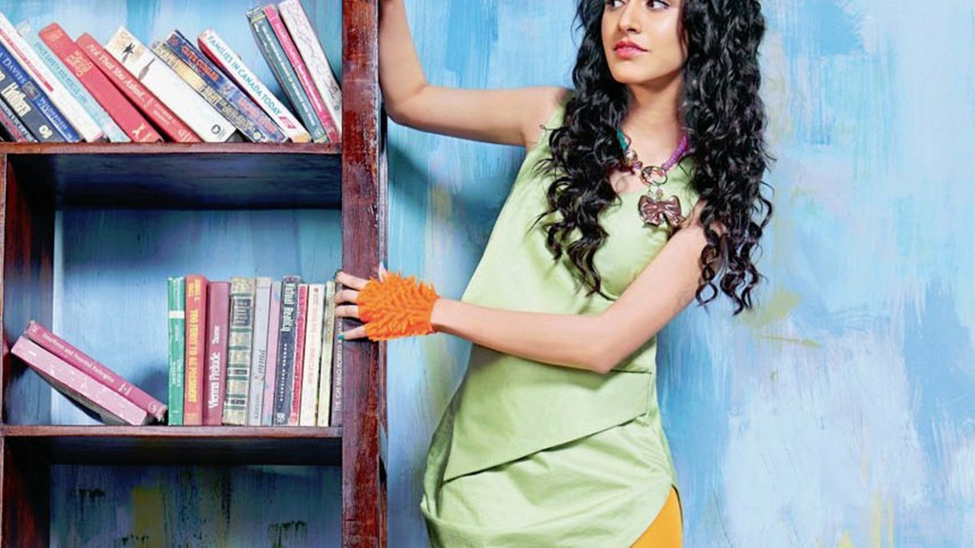 Shradha Kapoor In Stockings - HD Wallpaper 
