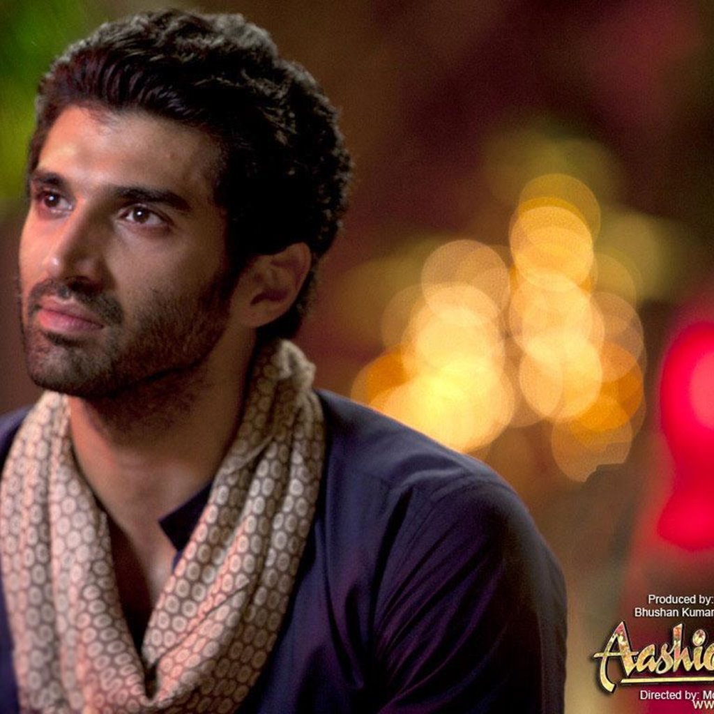 Amazing Aashiqui 2 Pictures & Backgrounds - Sunn Raha Hai Na Tu Ro Raha Hun Main - HD Wallpaper 