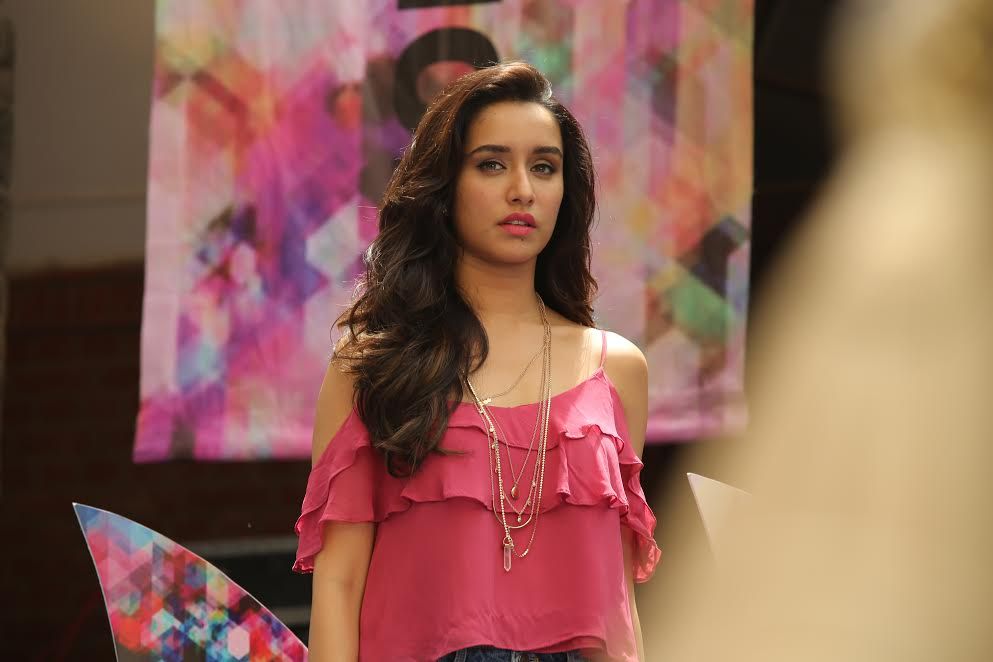 Shraddha Kapoor In Half Girlfriend Movie - HD Wallpaper 