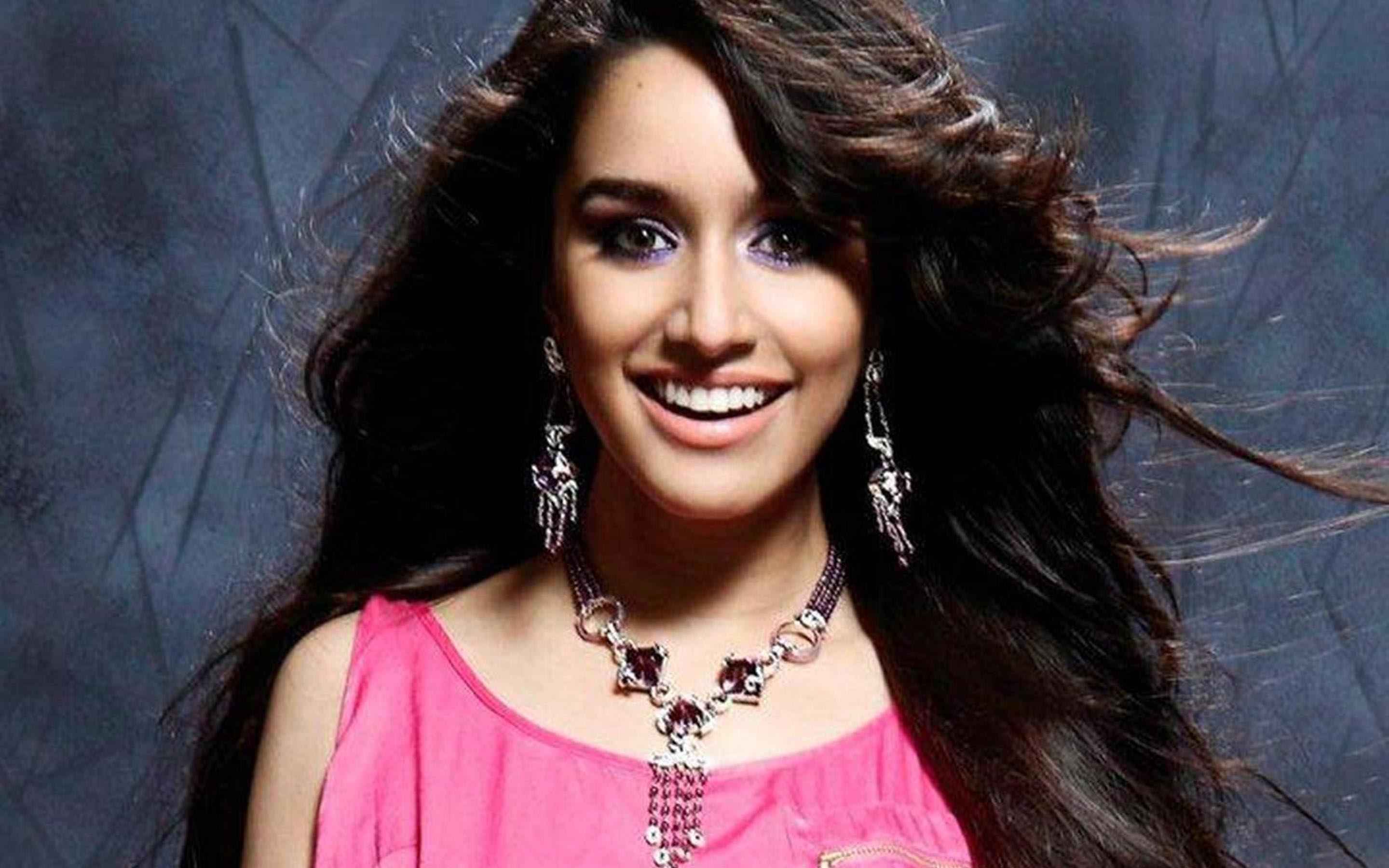 Shraddha Kapoor Nice Hd Smile Wallpaper - Shraddha Kapoor Download Mp3 - HD Wallpaper 