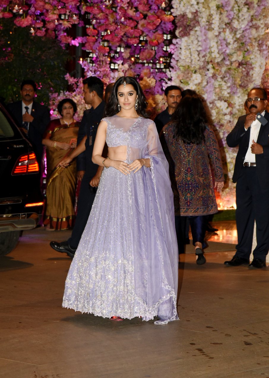 Shraddha Kapoor Designer Lehenga - HD Wallpaper 