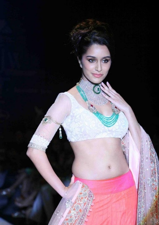 Vishal Dogra - Shraddha Kapoor Hot Novel - HD Wallpaper 