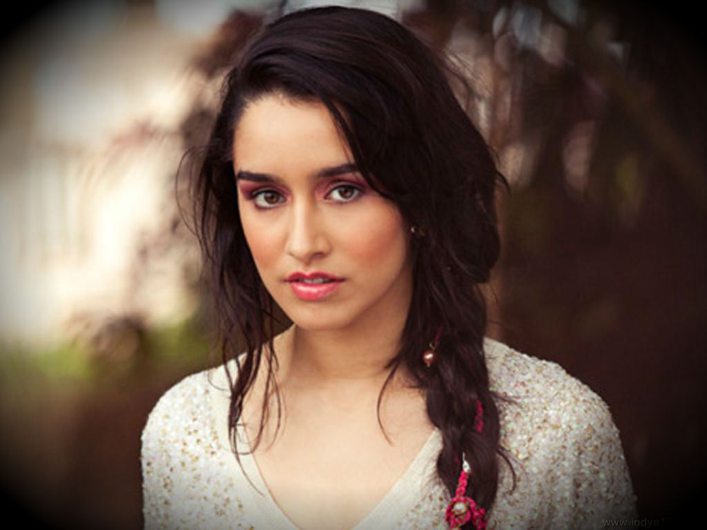 Shraddha Kapoor Hot Pics - Shraddha Kapoor Hd Wallpapers In Aashiqui 2 - HD Wallpaper 