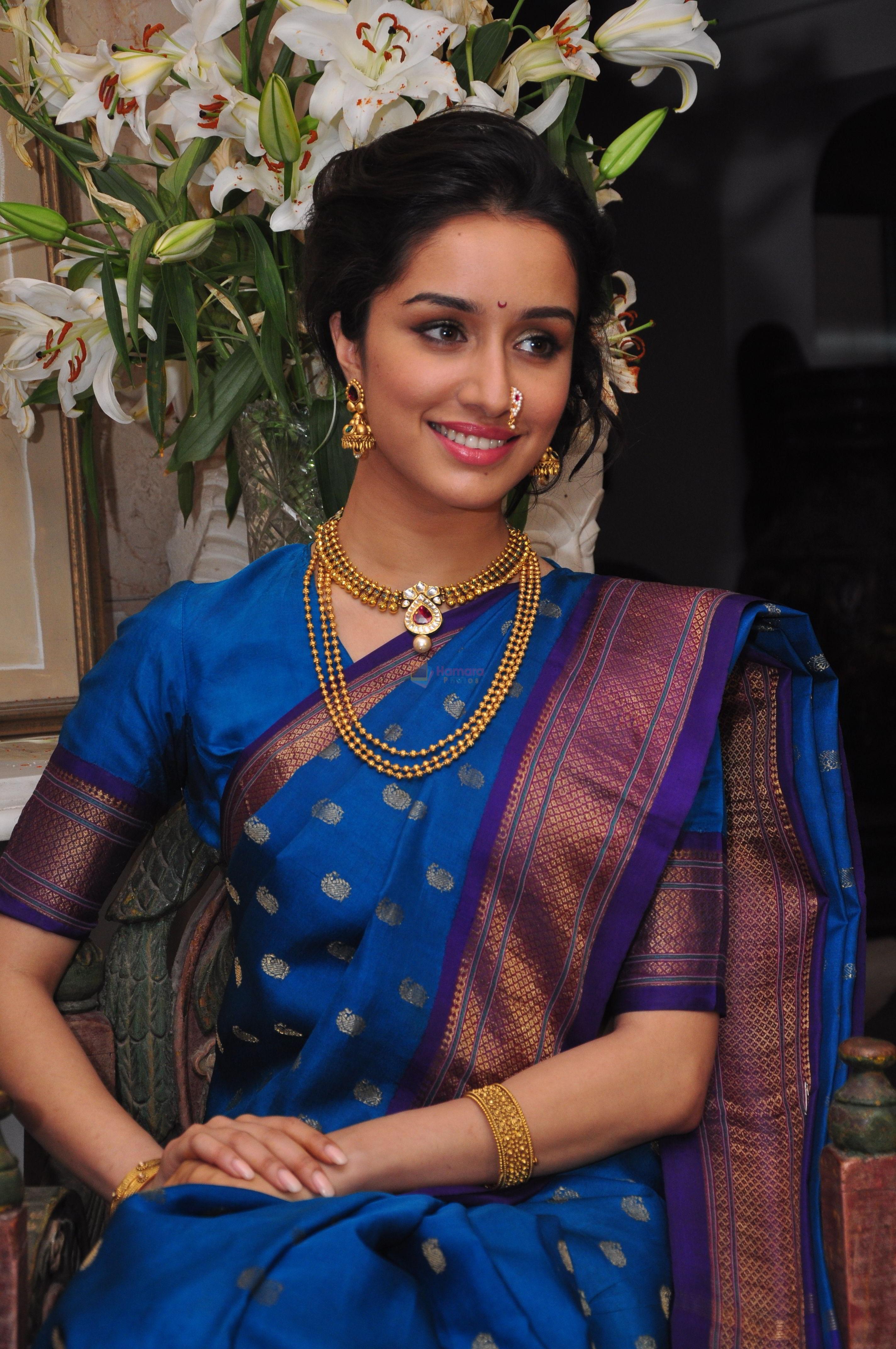 Ahtisham Aziz - Shraddha Kapoor In Blue Saree - HD Wallpaper 
