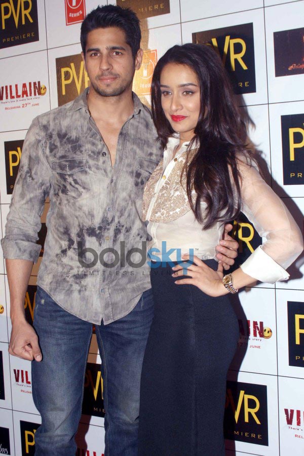 Sidharth Malhotra And Shraddha Kapoor At Ek Villain - Shraddha Kapoor And Sidharth Malhotra - HD Wallpaper 