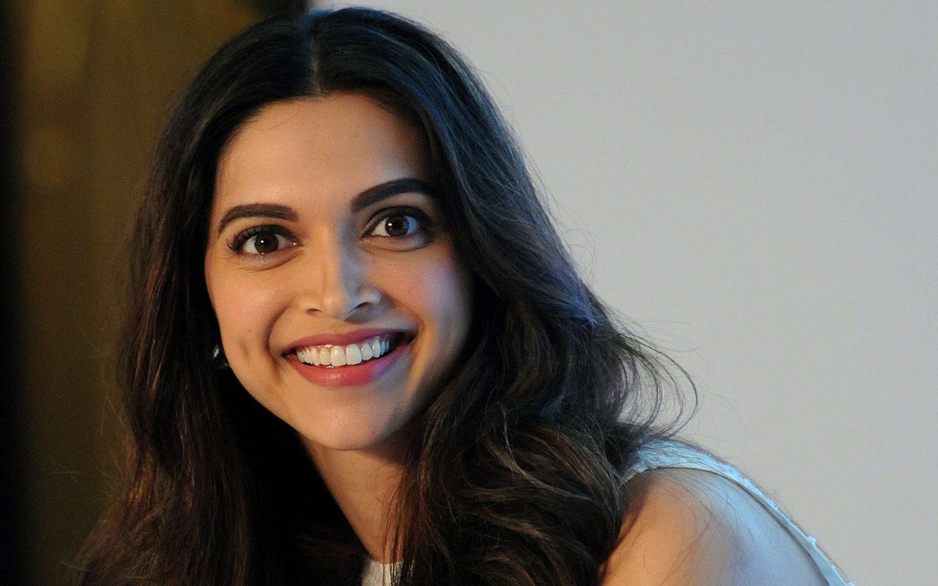 Deepika Padukone Very Happy With Beautiful Smile Face - Deepika Padukone Smile Hd - HD Wallpaper 