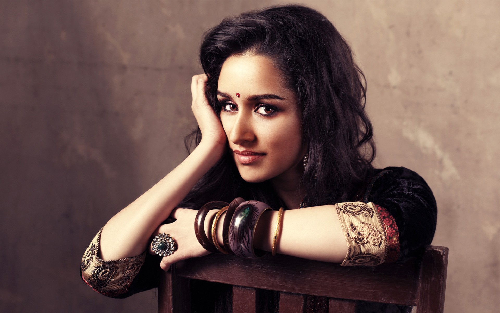 Shraddha Kapoor Profile Pictures - Shraddha Kapoor Ek Villain - HD Wallpaper 