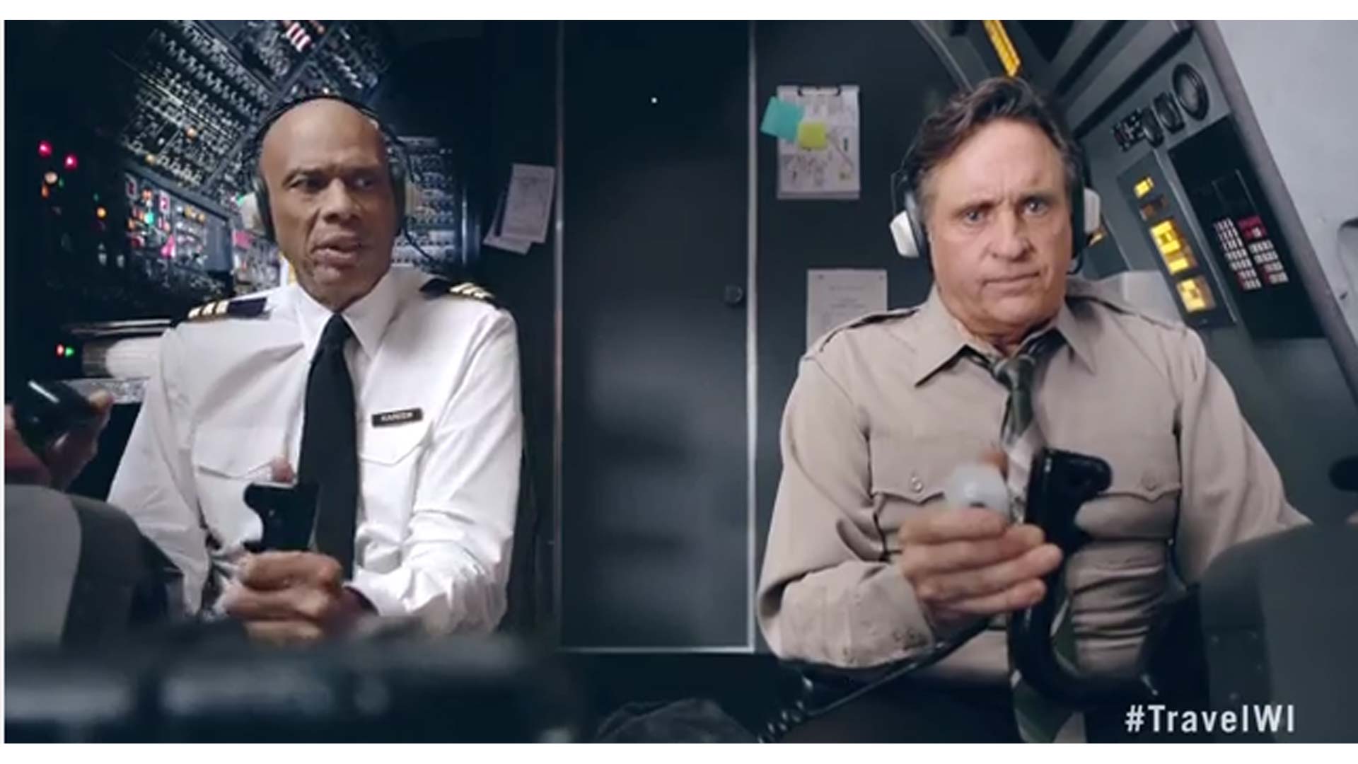 Kareem Abdul-jabbar Does Airplane - Robert Hays Kareem Abdul Jabbar - HD Wallpaper 