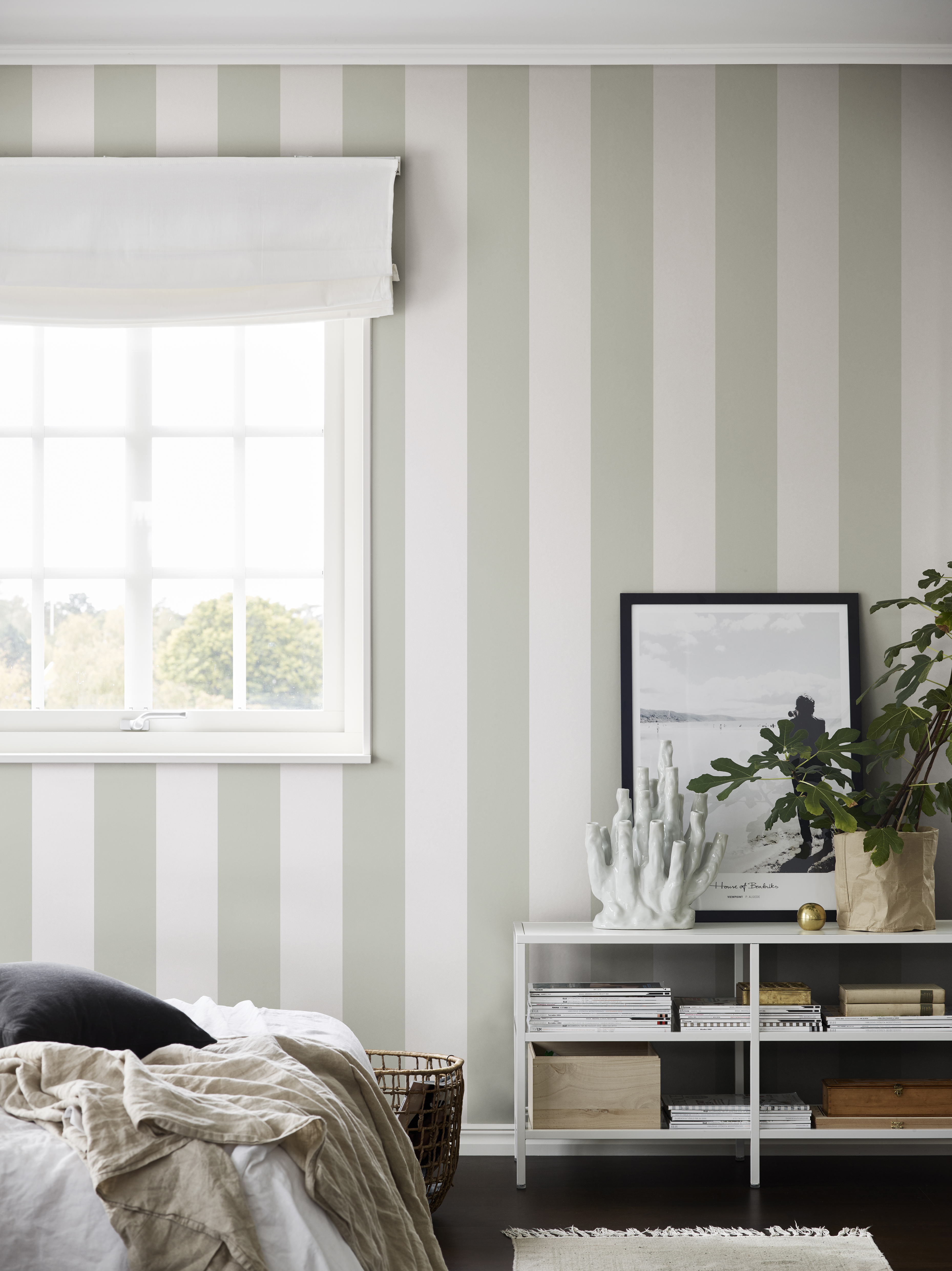 Bedroom Stripe Wallpaper Design - HD Wallpaper 