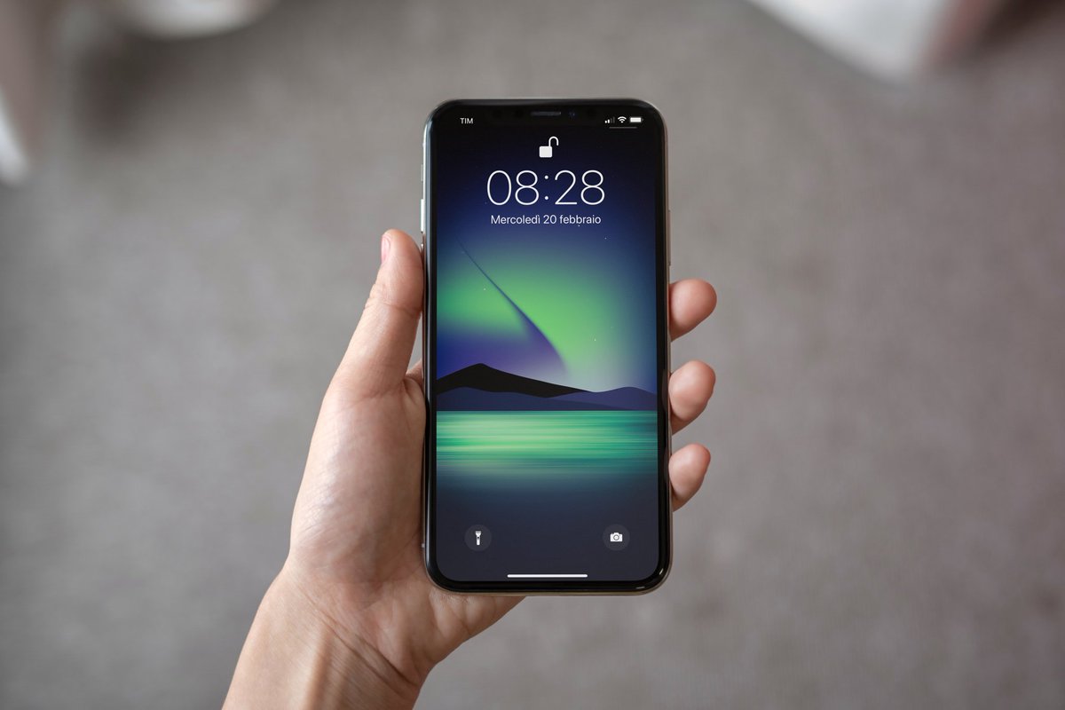 Person Holding Iphone X - HD Wallpaper 