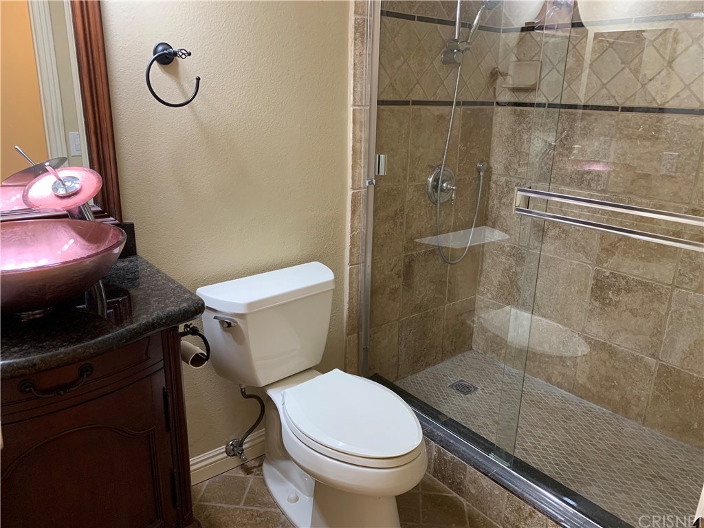 Large Photo - Bathroom - HD Wallpaper 