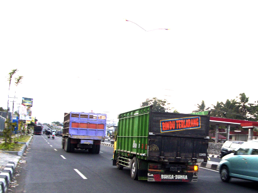 Trailer Truck - HD Wallpaper 