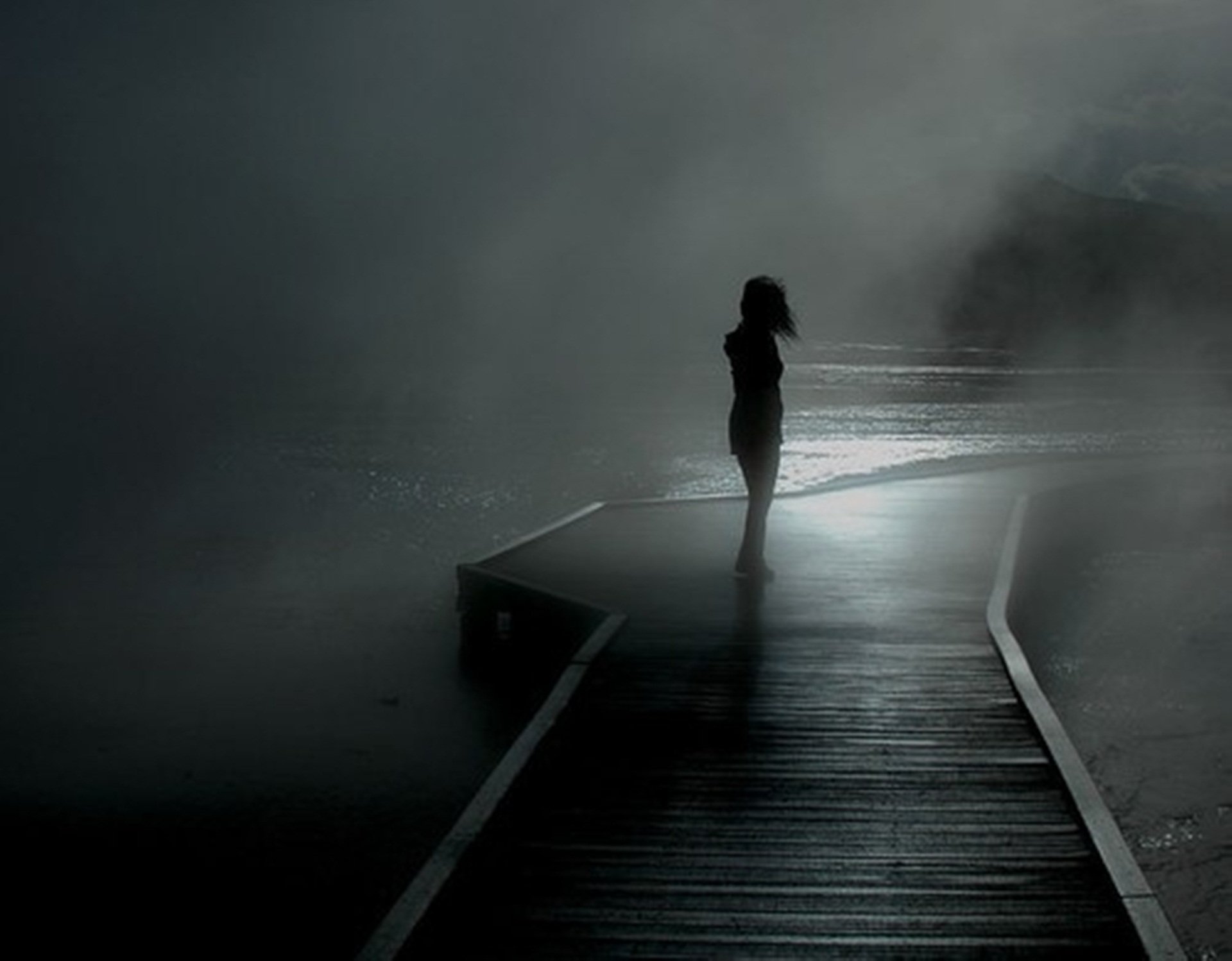 Girl Walking In The Rain - HD Wallpaper 