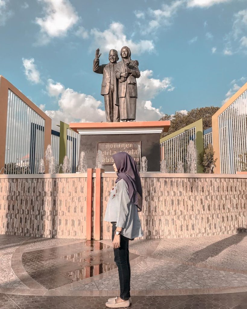 Statue - HD Wallpaper 