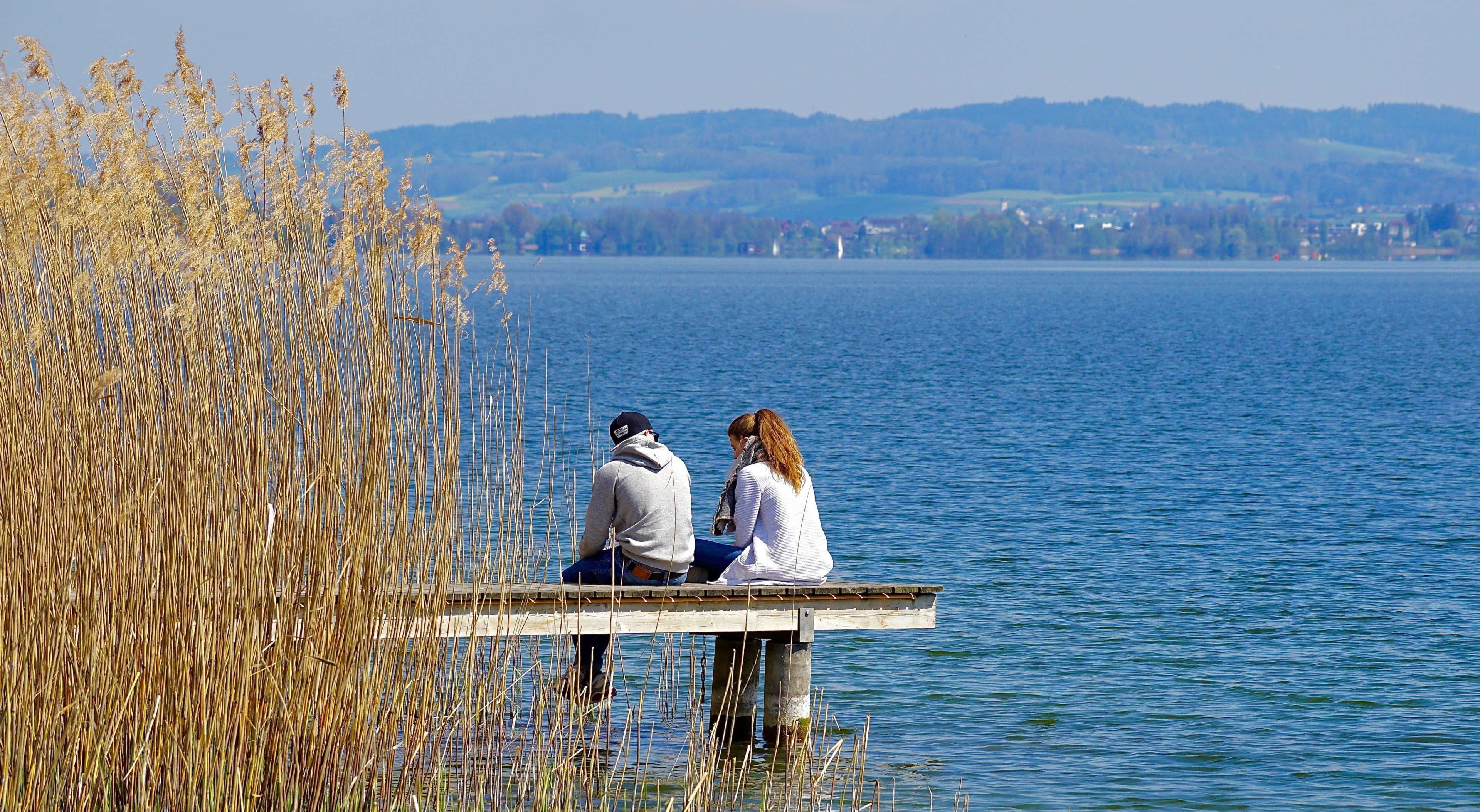 Couple At Peaceful Place - 3840x2107 Wallpaper 