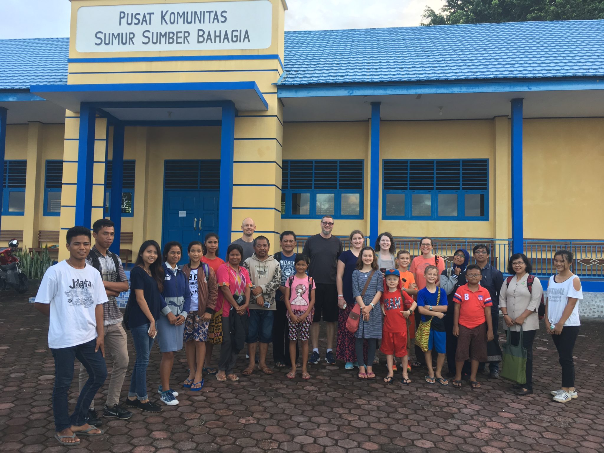 Social Group - HD Wallpaper 