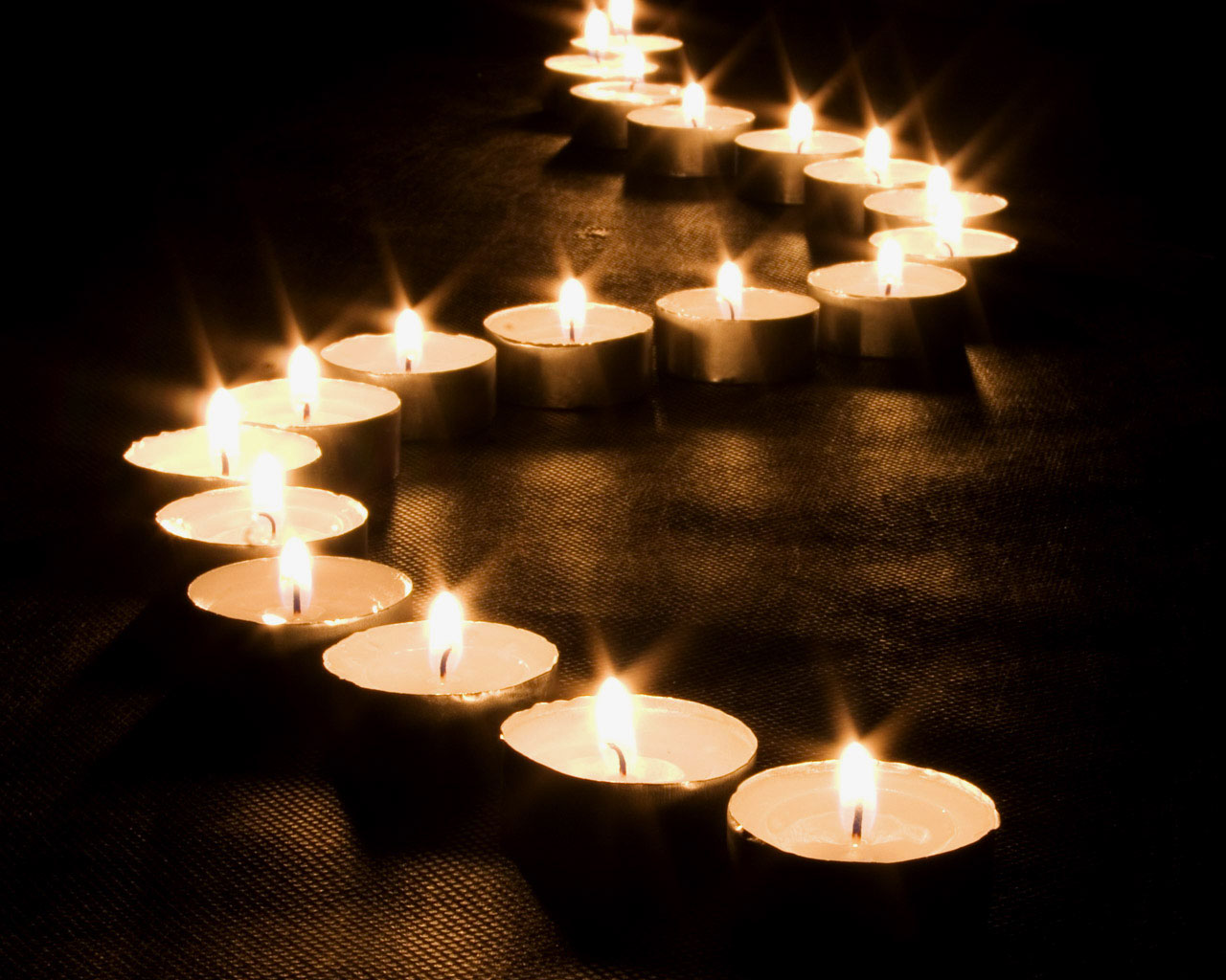 Candle Lighting The Way - HD Wallpaper 