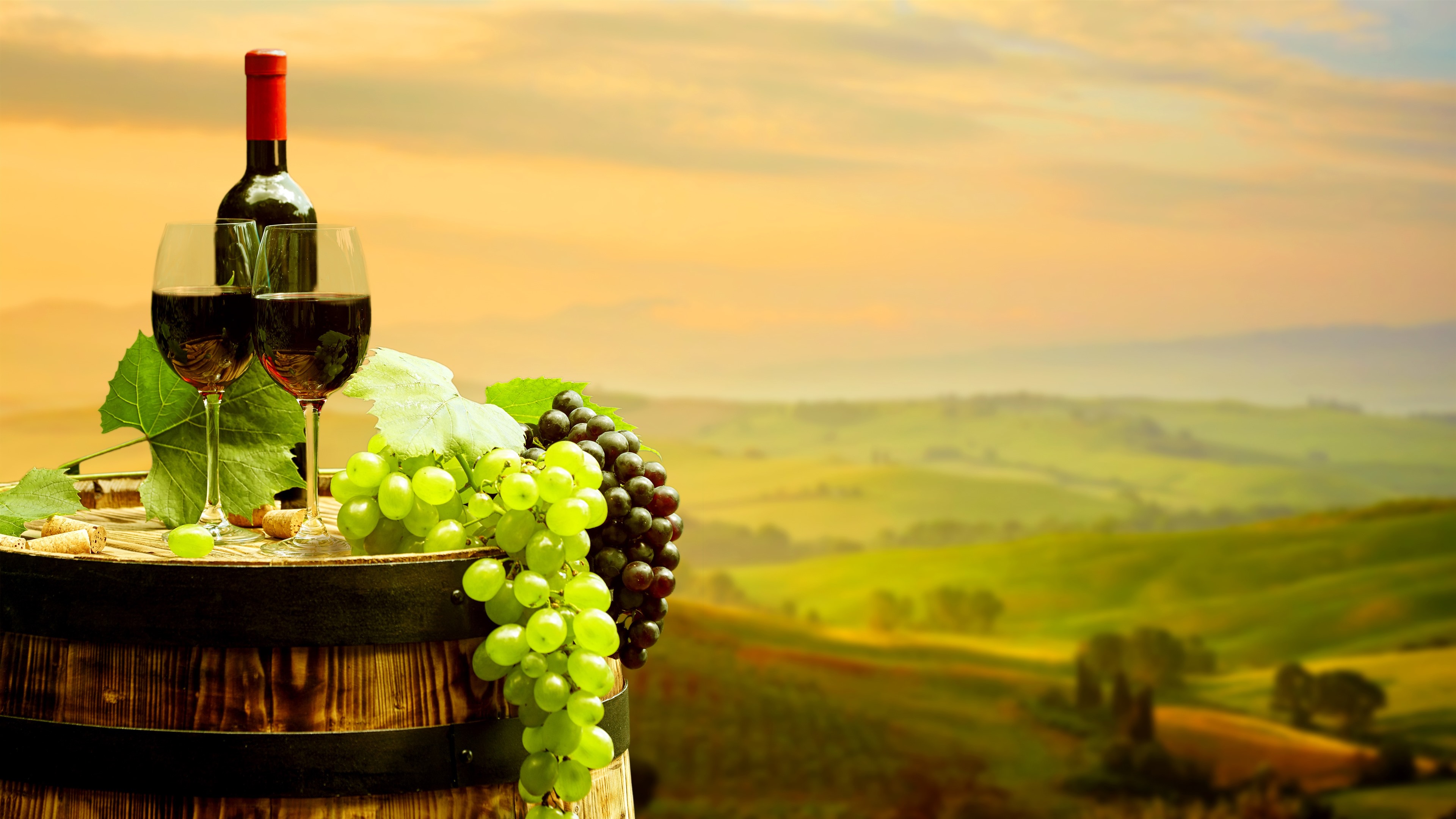 Wallpaper Green And Red Grapes, Red Wine, Bottle, Cups, - Tuscany Wine Tasting - HD Wallpaper 