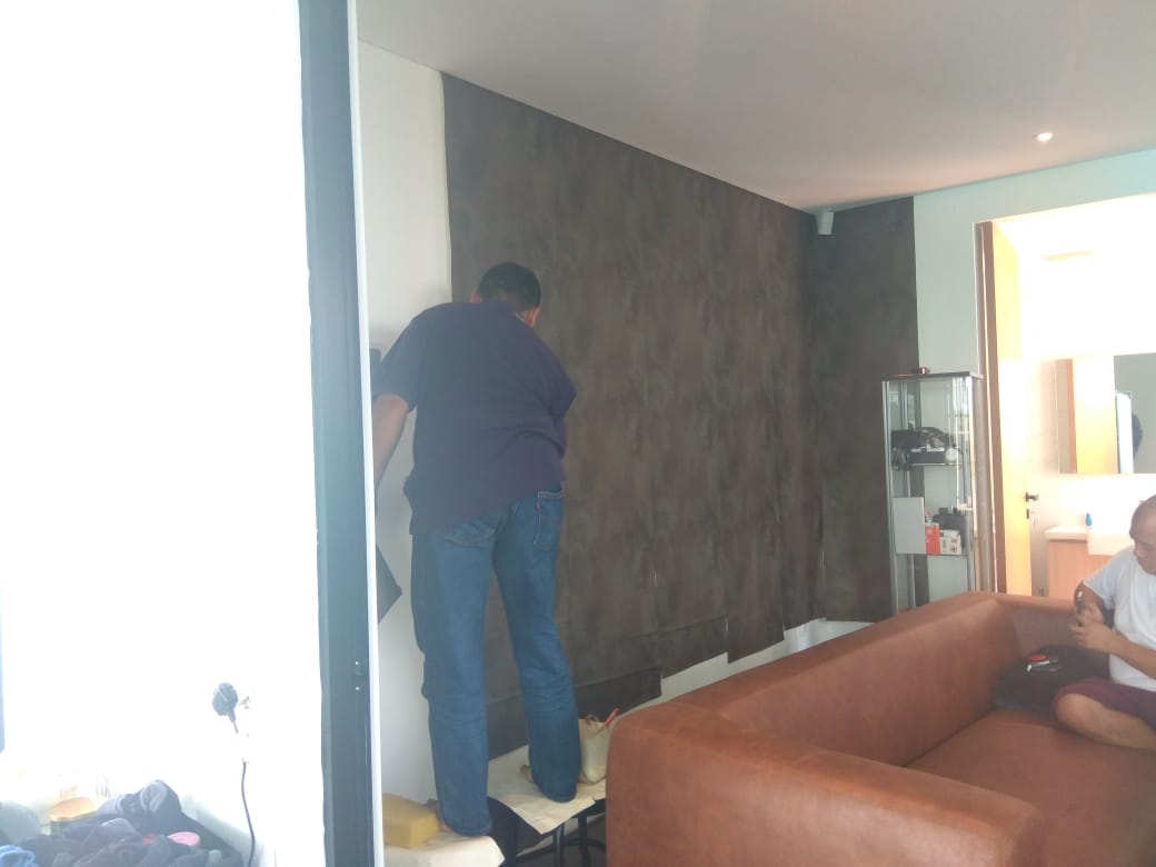 Studio Couch - HD Wallpaper 